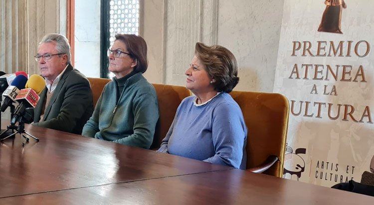 La asociación ‘Artis et culturae’ concede su premio ‘Atenea’ a la presidenta del archivo de la fundación ‘Manuel de Falla’