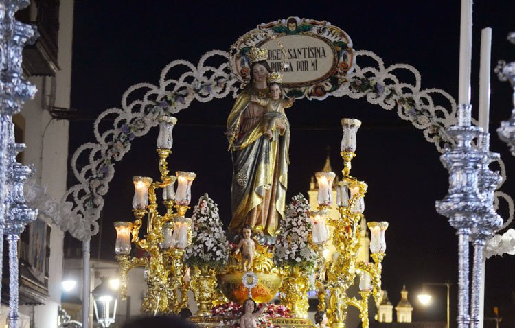 El fervor a María Auxiliadora desborda las calles de Utrera [GALERÍA]