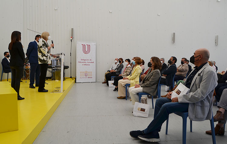 Utrera rinde un merecido homenaje a sus maestros [GALERÍA]