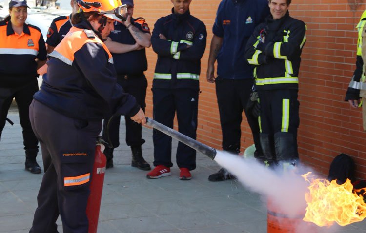 Protección Civil de Utrera participa en un taller de control y extinción de incendios