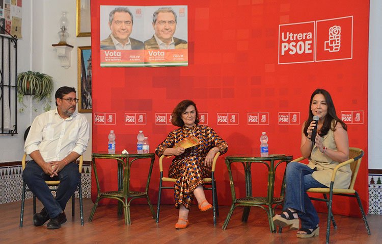 La socialista Carmen Calvo alerta en Utrera de las «consecuencias» de la entrada de Vox en el gobierno andaluz