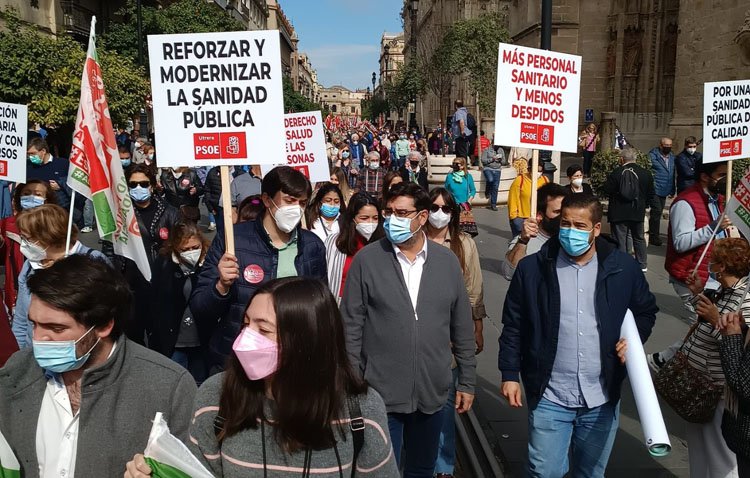 El PSOE de Utrera se hizo presente en la manifestación «por una sanidad pública de calidad» celebrada en Sevilla