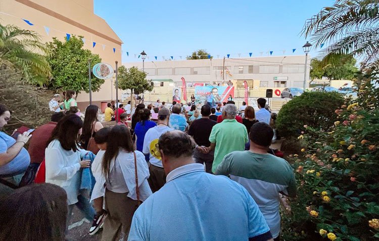 El candidato del PSOE promete llevar el paro «a mínimos históricos» en Utrera