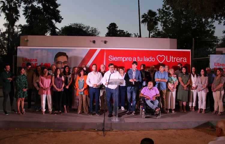 El PSOE presenta su candidatura para «mirar al futuro» de Utrera de la mano de José María Villalobos