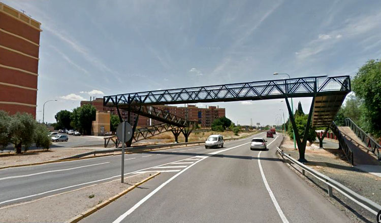 Adiós al puente peatonal de Los Militares, que será sustituido por semáforos y un paso de peatones