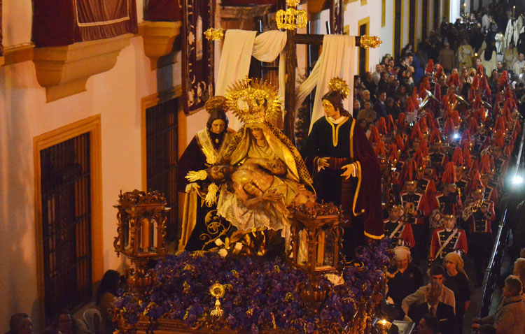 Un comienzo agridulce de la Semana Santa de Utrera (GALERÍAS Y AUDIOS)