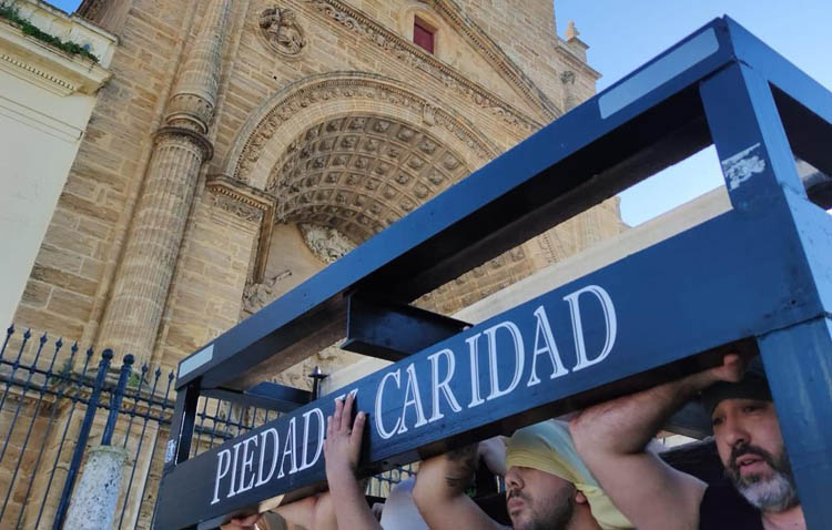 La hermandad de la Quinta Angustia organiza un desayuno solidario