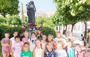 Talleres, refuerzo educativo y visitas guiadas en la escuela de verano de la hermandad de la Quinta Angustia