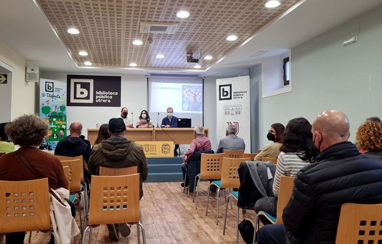 La importancia de los árboles en el paisaje urbano, eje de una interesante conferencia en Utrera