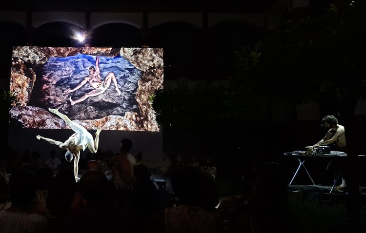 El teatro de Utrera recibe este viernes un espectáculo de danza y artes visuales y musicales