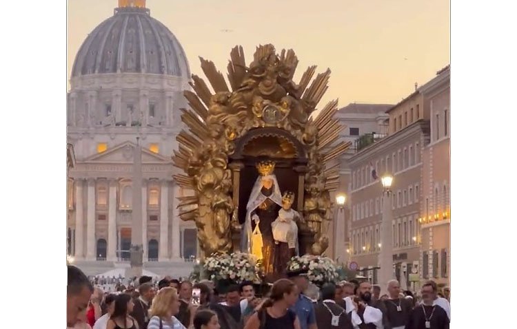 El ‘Rendidos a tus plantas’ también suena en el Vaticano [VÍDEO]