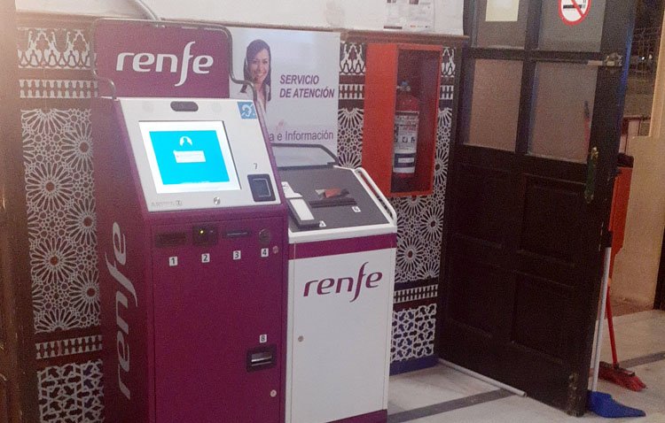 Renfe pone en servicio en la estación de Utrera un nuevo puesto de atención personalizada en remoto