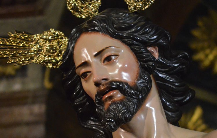 Utrera vive una tarde de Pascua con el Señor Resucitado por las calles de la ciudad