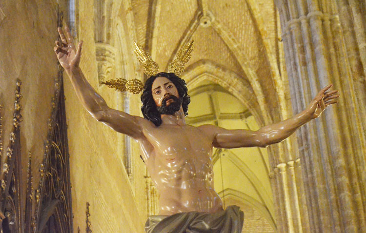 El grupo de fieles del Resucitado expone sus titulares para conmemorar la Pascua del Señor
