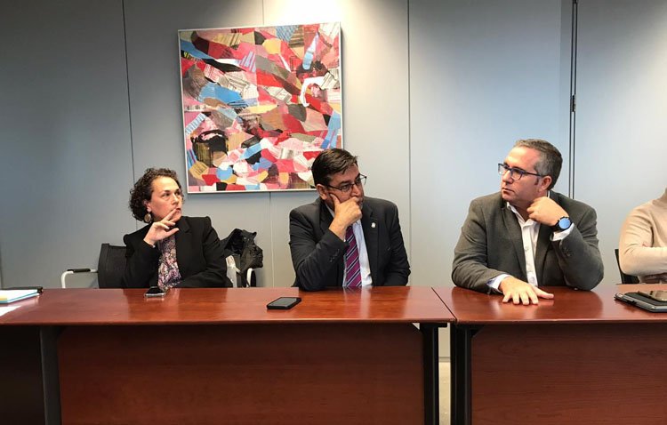El alcalde reclama «celeridad» a la Junta de Andalucía para el desdoble de la carretera Utrera-Los Palacios y la variante Este