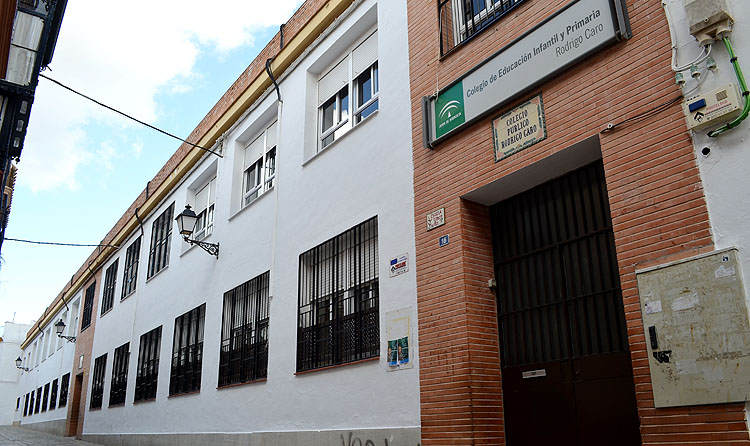 Denuncian la proyección de películas en el cine de verano de Utrera que «infringen la Ley del Cine»