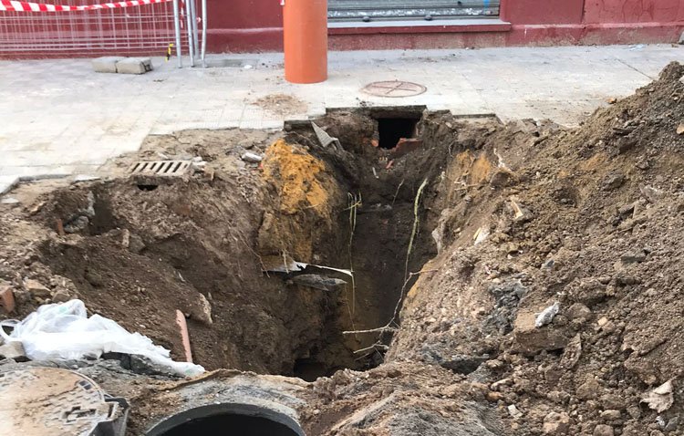 Medio centenar de viviendas desalojadas en Utrera por la rotura de una tubería de gas