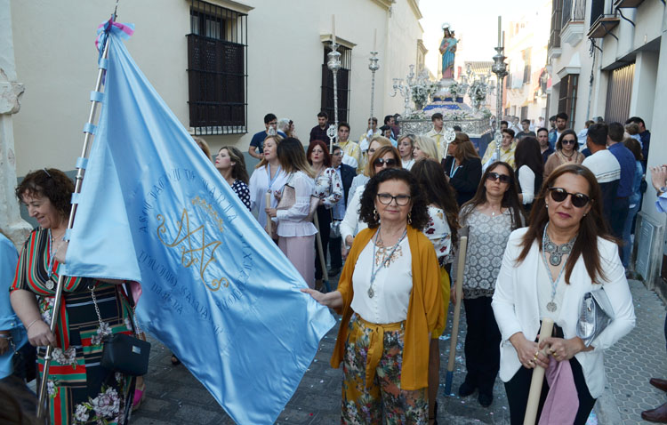 María Auxiliadora recorrió las calles de Santa María de la mano de las Salesianas (GALERÍA)