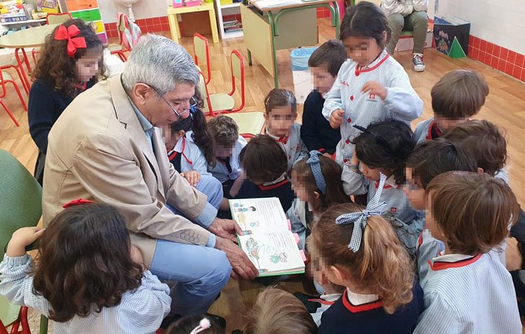 Los abuelos vuelven a las aulas en los Salesianos de Utrera