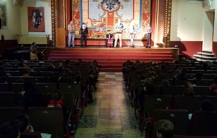 El colegio salesiano de Utrera se vuelva con la celebración del día de Santa Cecilia