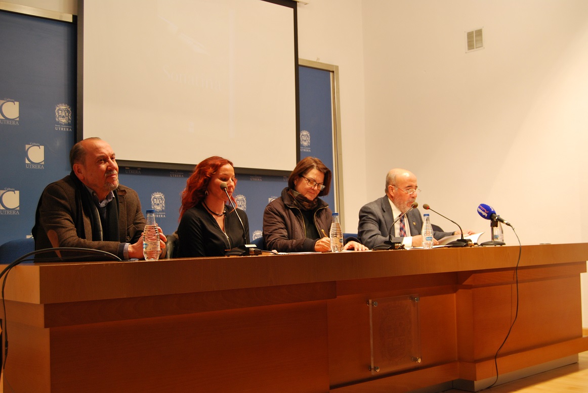 El utrerano Salvador Bella presenta «Sonatina», su primer libro de poesías