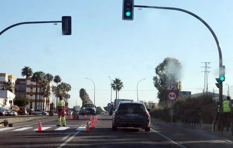 El semáforo entre la calle Molares y Vistalegre es por fin una realidad