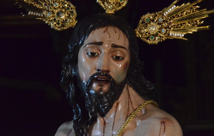Tarde penitencial en Utrera con el vía crucis del Consejo de Hermandades