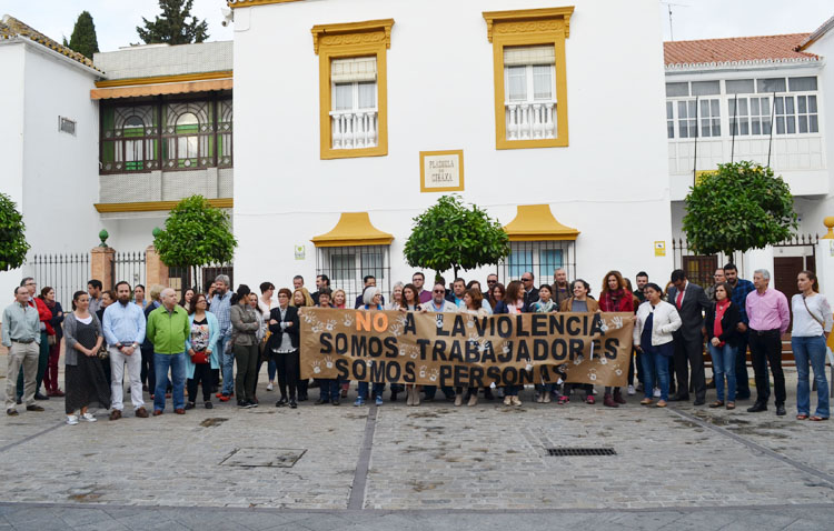 Los trabajadores de Servicios Sociales estallan contra la violencia de los ciudadanos