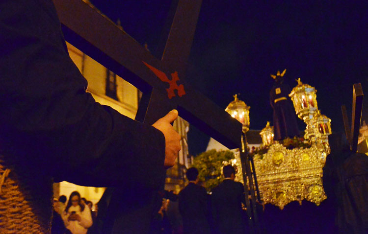 Un Jueves Santo y Madrugá de contrastes en Utrera (GALERÍAS Y AUDIO)