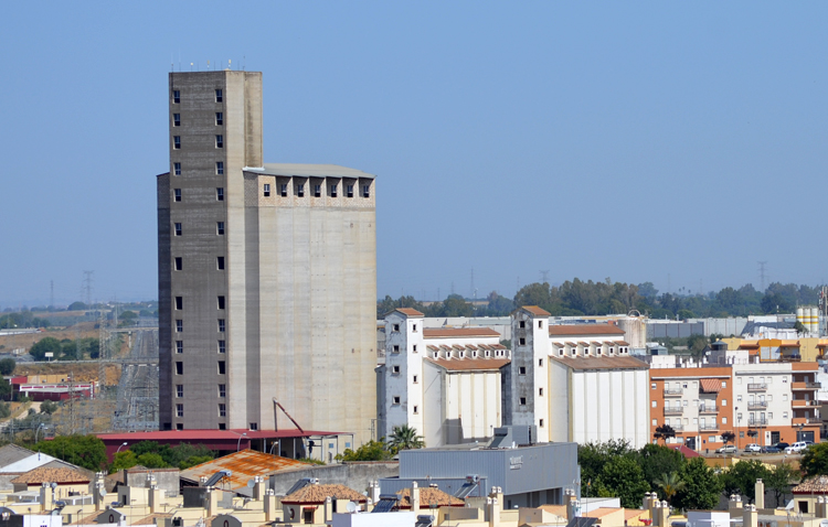 Villalobos critica el precio del silo establecido por el ministerio, aunque un estudio municipal propone el mismo