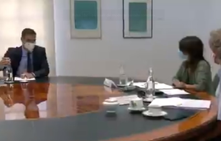 La utrerana Silvia Calzón presente junto a Pedro Sánchez, en la reunión del Comité de seguimiento de la Covid 19