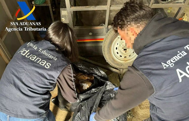 Un detenido en Utrera con más de 5.000 cajetillas de tabaco ilegal y 35 kilos de picadura
