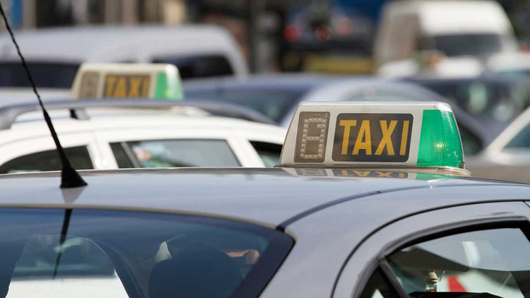 Juicio para los cuatro taxistas de Sevilla que persiguieron a compañeros de Utrera por «invadir» su zona