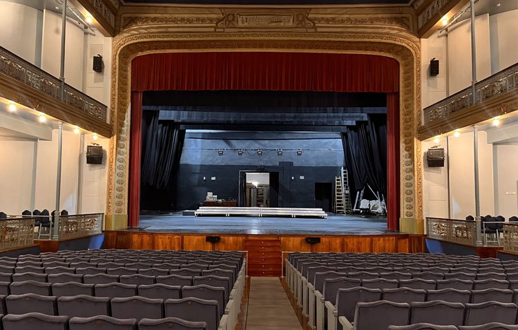El Ayuntamiento de Utrera afrontará la renovación del tapizado de las butacas del teatro ‘Enrique de la Cuadra’