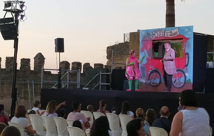 Utrera cierra julio con Peneque y Toni Zenet en el castillo