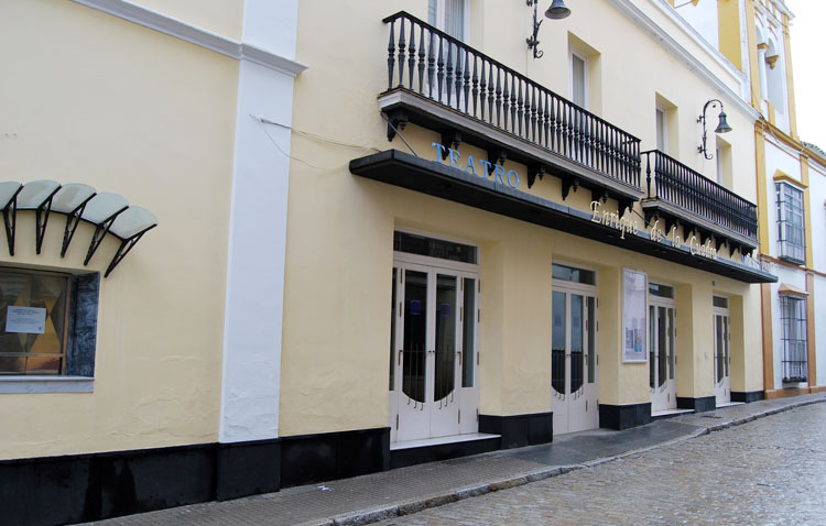 La escuela de saetas clausura en el teatro de Utrera su curso más especial