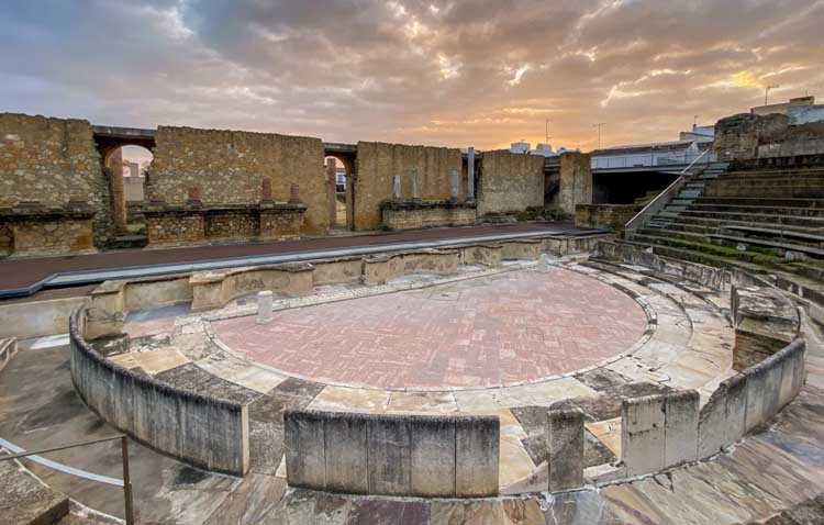 Publicado un libro que se adentra en el pasado y el presente de los diez teatros romanos andaluces