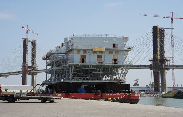 La empresa utrerana Tecade sigue haciendo historia con la fabricación de una megaestructura de 2.200 toneladas