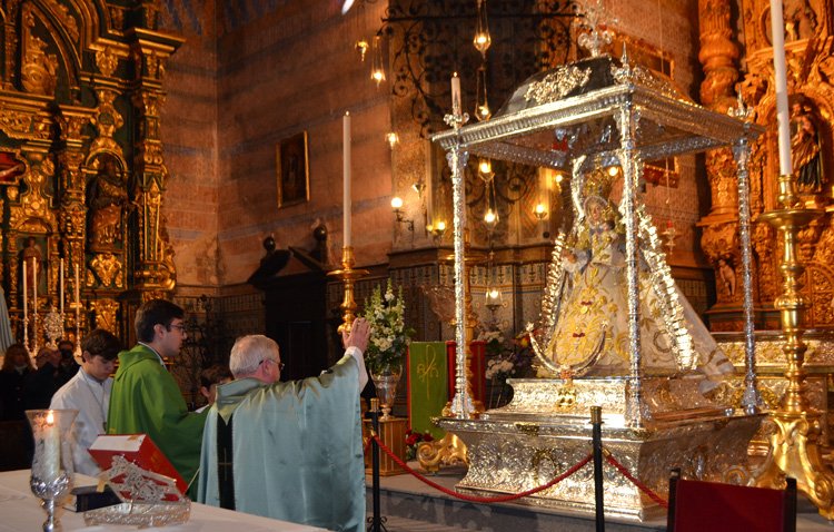 El templete de la coronación canónica de la Virgen de Consolación recupera su esplendor tras una «profunda restauración» [GALERÍA]