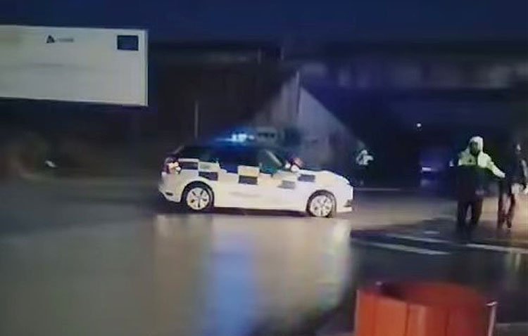 Rescatan a un niño de un vehículo arrastrado por el agua junto al Puente de las Alcantarillas [IMÁGENES]