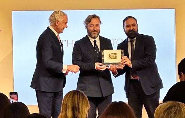 El utrerano Luciano Galán recibe el prestigioso premio al mejor artesano de vanguardia
