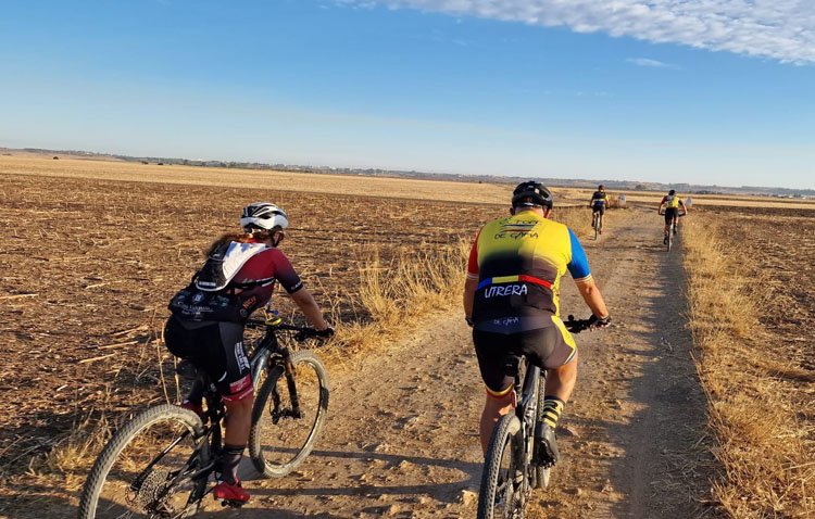 El ciclismo utrerano se reúne por una causa solidaria