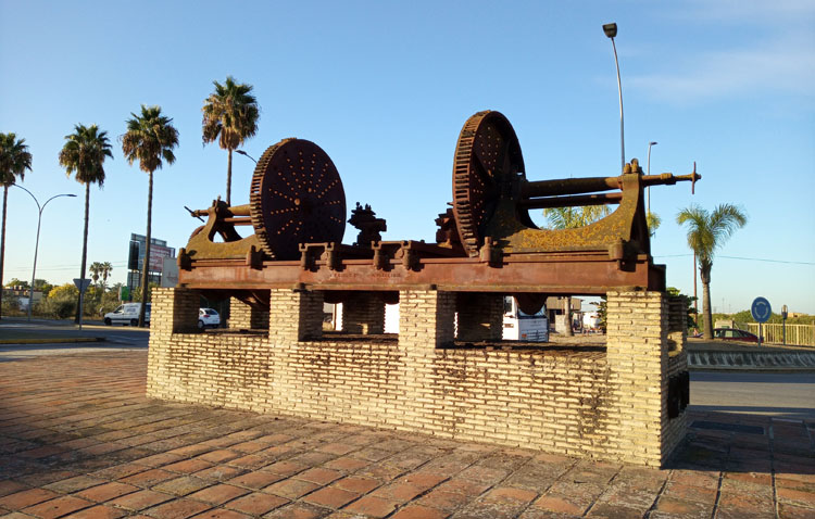El nexo de unión entre Utrera y la Torre Eiffel, en una pieza de 1858 situada a la entrada del polígono «El Torno»