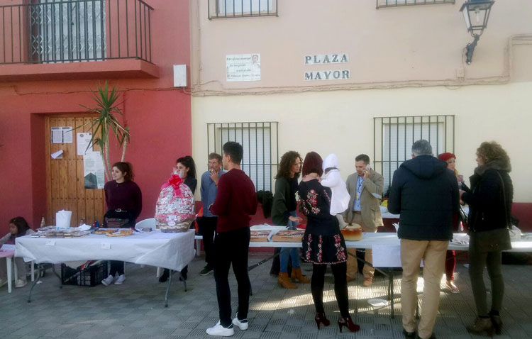 La parroquia de Trajano organiza un mercado de artesanía