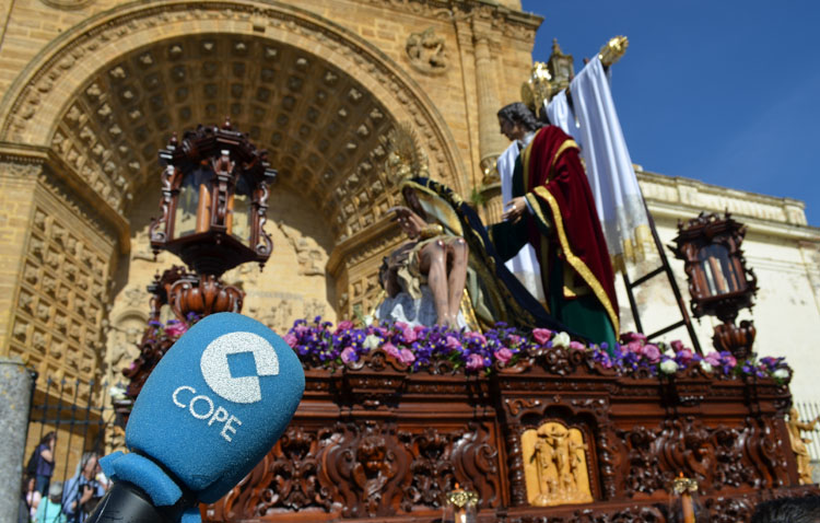 COPE Utrera (98.1 FM) enciende «El Transistor Cofrade» para vivir la Semana Santa de una manera especial