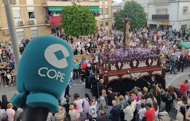 ‘El transistor cofrade’ vuelve a encenderse para iluminar la Semana Santa de Utrera