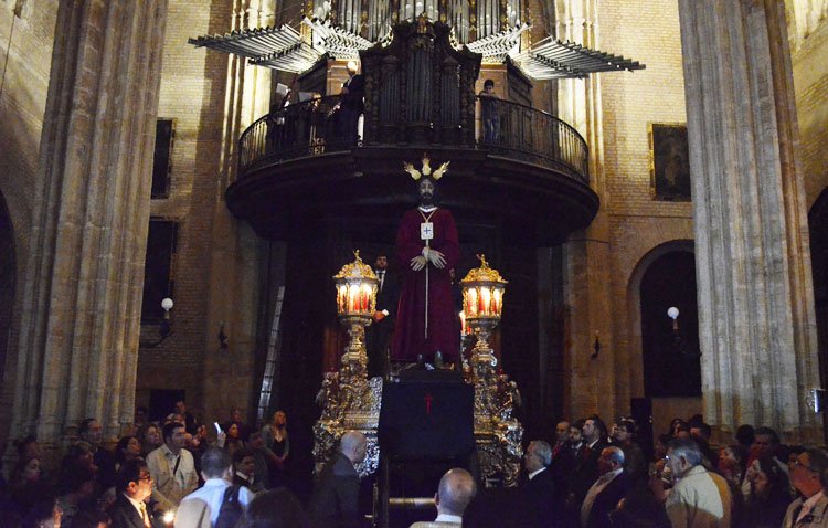 El Redentor Cautivo cierra este viernes el ciclo de traslados a los pasos procesionales