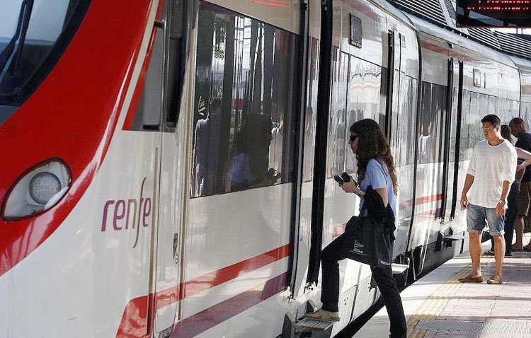 Los retrasos en los trenes de Cercanías, una constante que condiciona la vida de muchos utreranos
