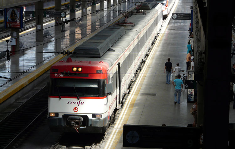 Comisiones Obreras reclama a Renfe que restituya las 2.000 plazas eliminadas de los trenes de Cercanías
