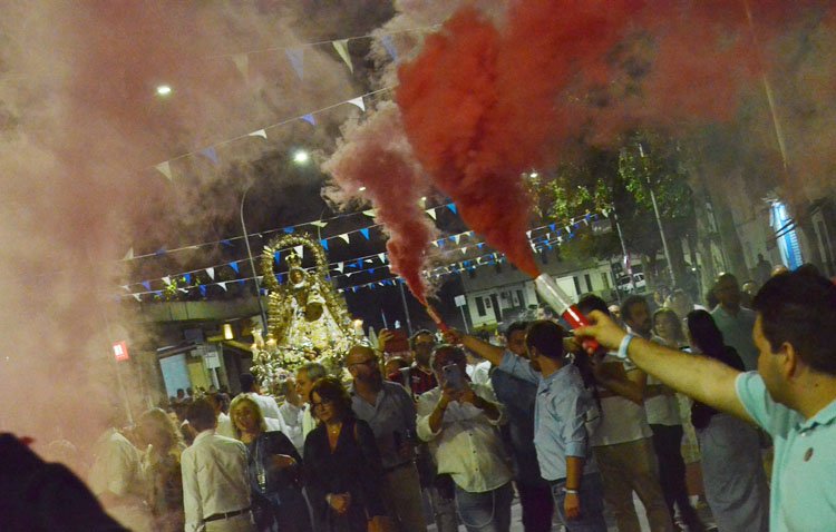 Una tarde-noche repleta de emociones en torno a la patrona de Utrera [GALERÍA FOTOGRÁFICA]